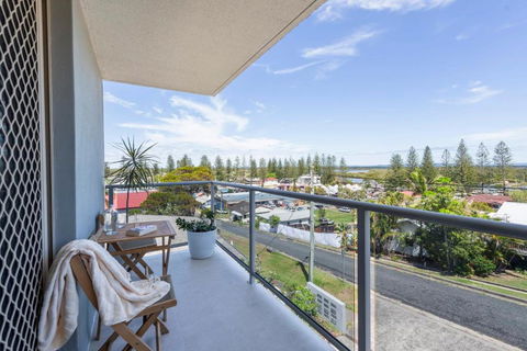 Poppy\'s Place - Oceanstays - Yamba Accommodation 1