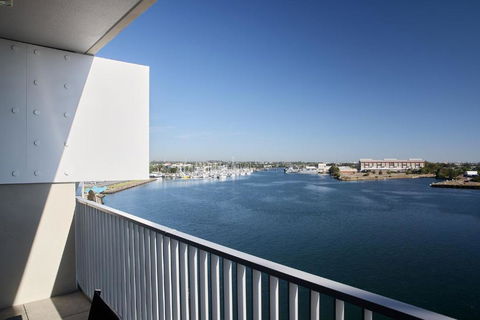 Portside On Honeysuckle - Yamba Accommodation 1