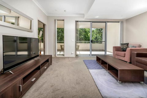 Quiet Apartment In Braddon ACT - Yamba Accommodation 3