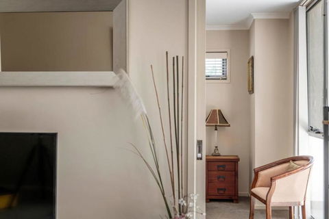 Quiet Apartment In Braddon ACT - Yamba Accommodation 1