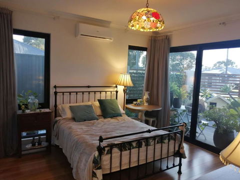 Private & Cosy! Master Bedroom In Perth With Garden View - Yamba Accommodation 0