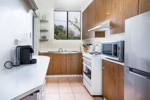 Quiet 2BR Apartment With Garden Views In Griffith - Yamba Accommodation 2