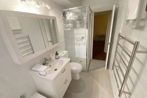 Quiet 2BR Apartment With Garden Views In Griffith - Yamba Accommodation 3