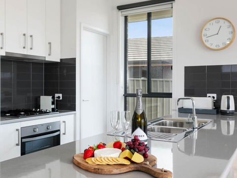 Putters Paradise 25-30 Troon Drive - Yamba Accommodation 3