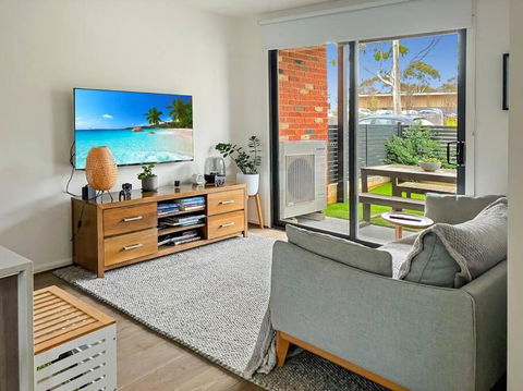 Private Room & Ensuite, In Shared Modern 2 Level Apartment - Full Use Of All Facilities - Yamba Accommodation 0