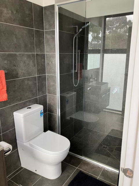 Private Room & Ensuite, In Shared Modern 2 Level Apartment - Full Use Of All Facilities - Yamba Accommodation 3