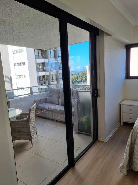 Private Bedroom And Bathroom In A Shared Apartment - Yamba Accommodation 0