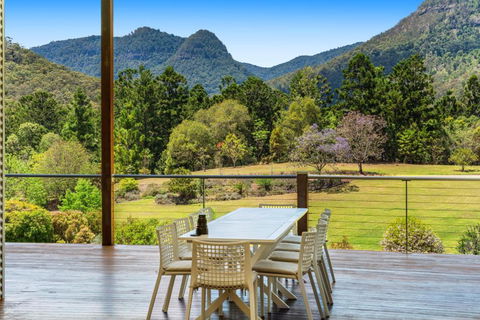 Private Luxury In The Mountains With Running Creek - Yamba Accommodation 3
