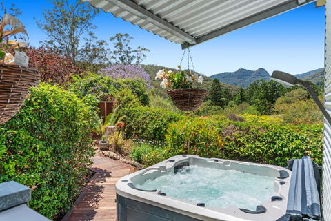Private Luxury In The Mountains With Running Creek - Yamba Accommodation 2