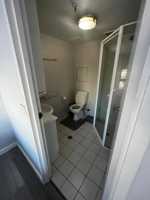 Private Room With Ensuite In The CBD - Yamba Accommodation 3