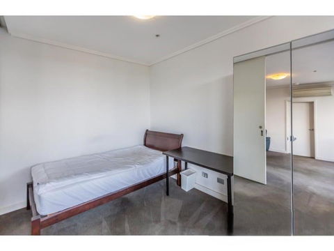 Private Room With Shared Washroom Only In 3bhk Apartment - Yamba Accommodation 1