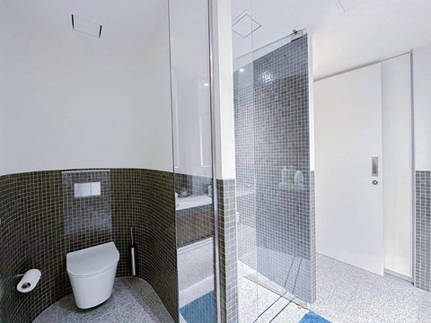 Pyrmont Guest House Air-Con - Yamba Accommodation 1