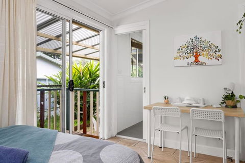 Quadruple Ensuite Room - Nearby Stations & Shops - Yamba Accommodation 3