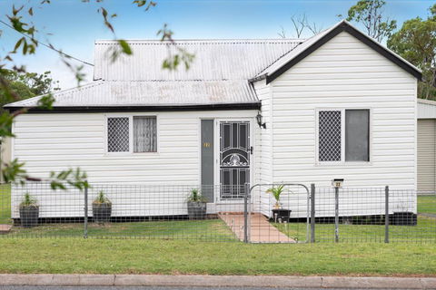 Quaint 2 Bedroom Fully Furnished Cottage - Yamba Accommodation 0