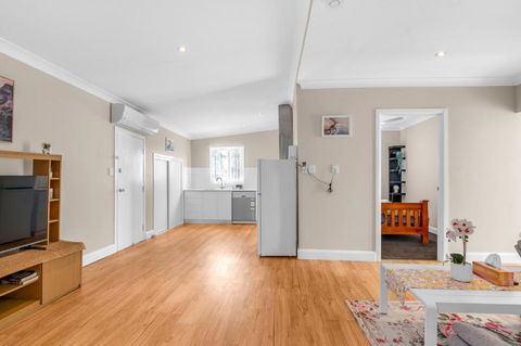 Quaint 2 Bedroom Fully Furnished Cottage - Yamba Accommodation 3