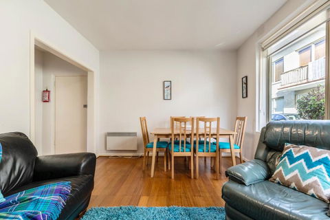 Quaint & Homey Ripponlea Flat - Yamba Accommodation 2