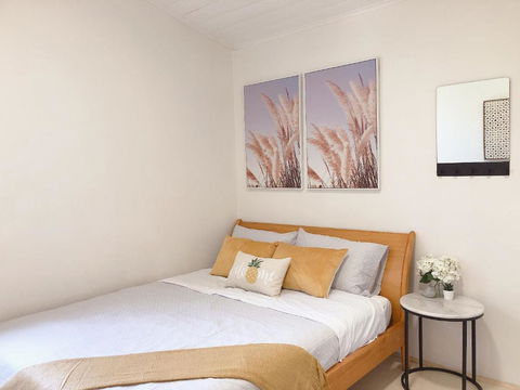 Quaint Double Or Queen Room - Mins To Stations&UNSW - Shared Bathroom - Yamba Accommodation 0