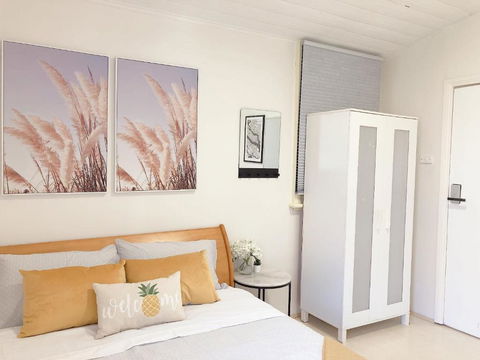 Quaint Double Or Queen Room - Mins To Stations&UNSW - Shared Bathroom - Yamba Accommodation 1