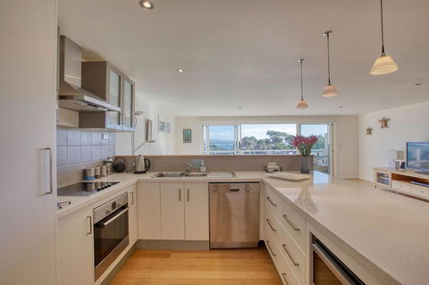 Quarterdeck Apartment - Yamba Accommodation 3