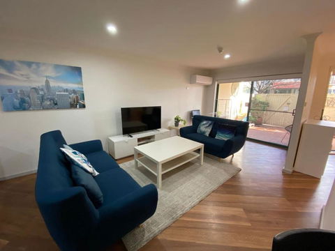 Quiet 2 Bedroom Apt In The Heart Of Old Kingston - Yamba Accommodation 0