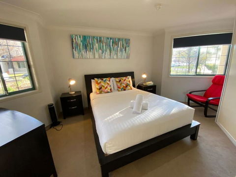 Quiet 2 Bedroom Apt In The Heart Of Old Kingston - Yamba Accommodation 2