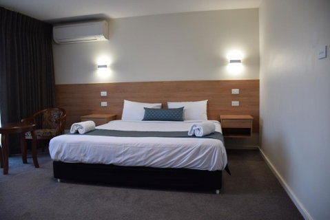 Rainbow Motel Queanbeyan - Yamba Accommodation 1