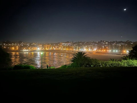 Randwick Luxury 2 Bed Apt - Yamba Accommodation 3