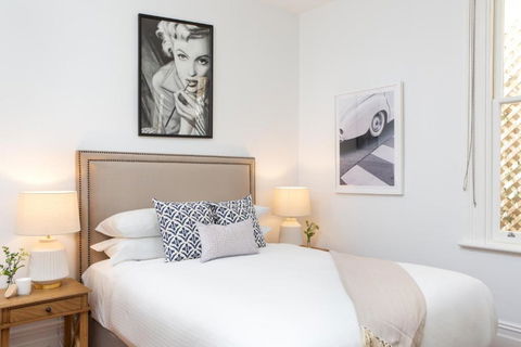 Ravenscourt S Studio Apartment Close To Everything - Yamba Accommodation 3