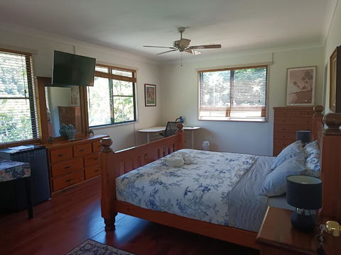 Quand0ng Valley Inn - The Hidden Waterfall Family Retreat - Yamba Accommodation 0