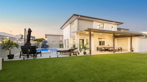 Putt Putt - Pool Slide - 100m To Beach - Ultimate Family Entertainer - Yamba Accommodation 2
