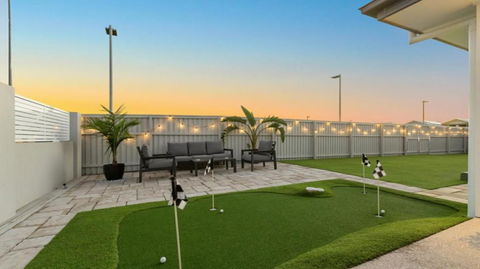 Putt Putt - Pool Slide - 100m To Beach - Ultimate Family Entertainer - Yamba Accommodation 0