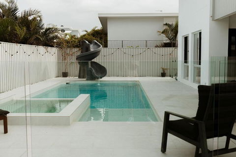 Putt Putt - Pool Slide - 100m To Beach - Ultimate Family Entertainer - Yamba Accommodation 1