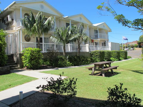 Aston Hill Motor Lodge - Yamba Accommodation 0