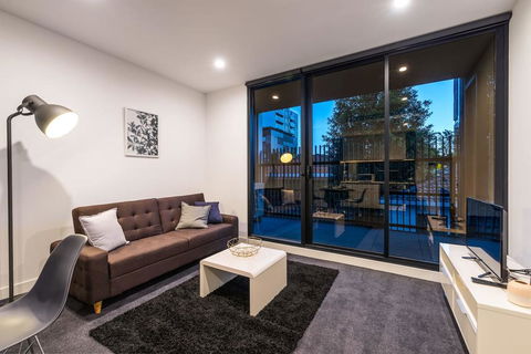 Astrina Box Hill 1 Bed Apartment - Yamba Accommodation 1