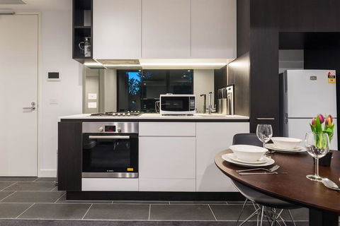 Astrina Box Hill 1 Bed Apartment - Yamba Accommodation 2