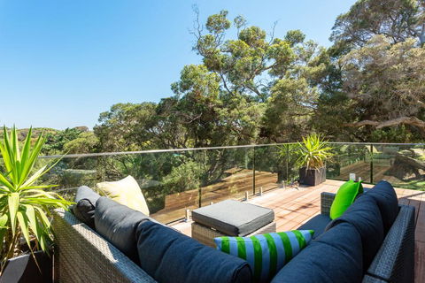 At Agnes Ave: Coastal Views - Yamba Accommodation 0