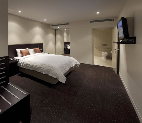 Atlantis Hotel Melbourne - Yamba Accommodation 2