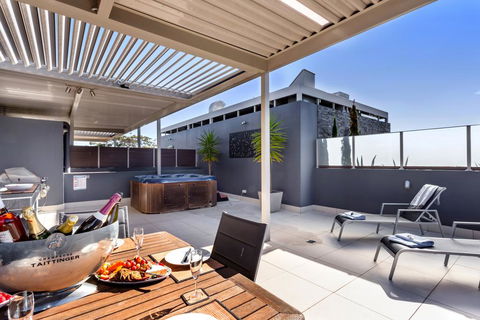 Aura 13 - Shoal Bay - Yamba Accommodation 2