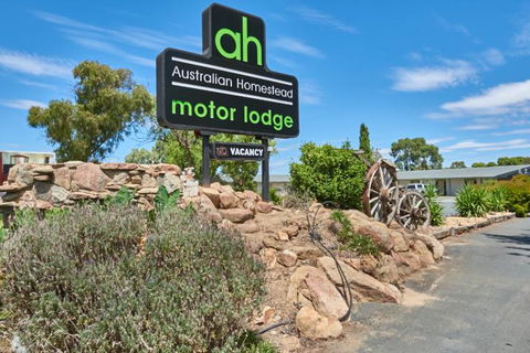 Australian Homestead Motor Lodge - Yamba Accommodation 0