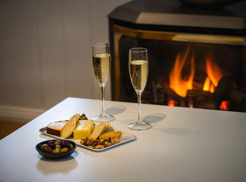 Autumn Beauty - Cottage 3 - Yamba Accommodation 3