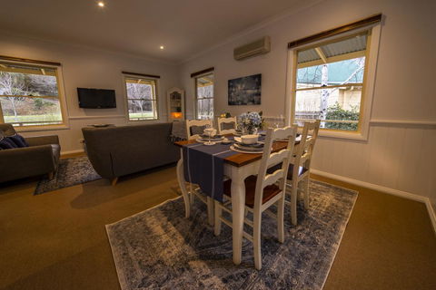 Autumn Beauty - Cottage 3 - Yamba Accommodation 2