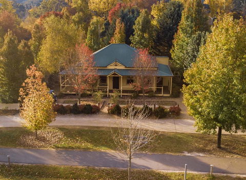 Autumn Beauty - Cottage 3 - Yamba Accommodation 0
