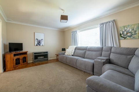 Autumn St - Trendy East Orange - Near CBD - Yamba Accommodation 2