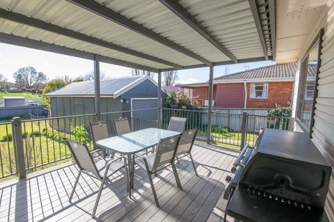 Autumn St - Trendy East Orange - Near CBD - Yamba Accommodation 3