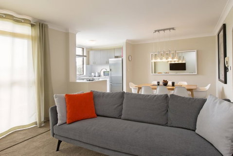 Avalanche 6 - Sophisticated Style &modern Comfort With A Central Location - Yamba Accommodation 2