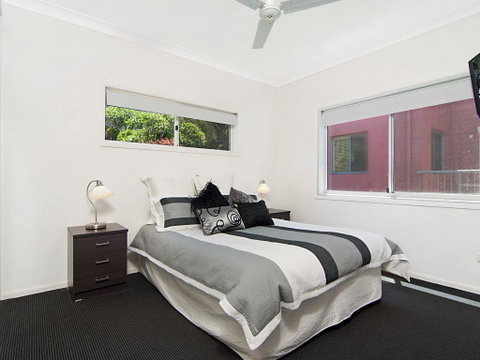 Avalon 3 - Views To Die For - Across The Road From Convent Beach - Yamba Accommodation 1
