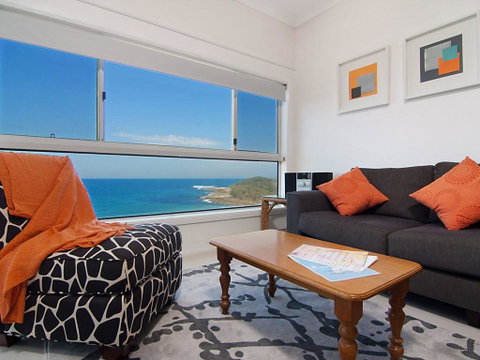 Avalon 3 - Views To Die For - Across The Road From Convent Beach - Yamba Accommodation 2