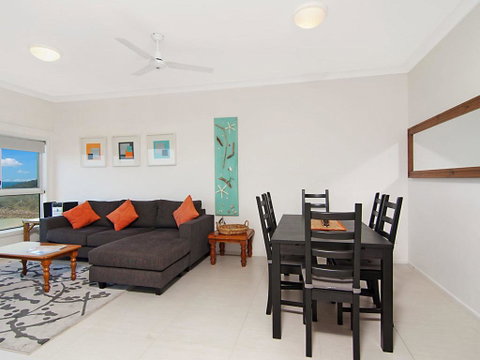 Avalon 3 - Views To Die For - Across The Road From Convent Beach - Yamba Accommodation 3