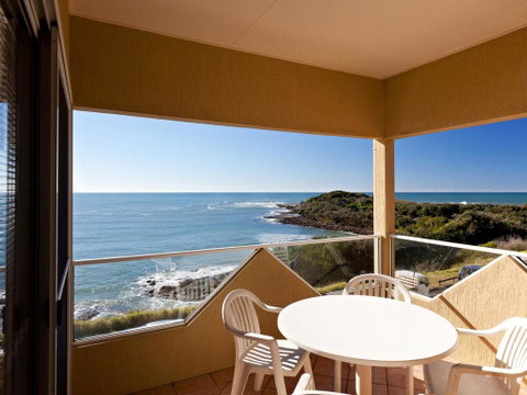 Avalon 4 - Right Across The Road From Convent Beach - Uninterrupted Views - Yamba Accommodation 2