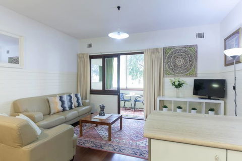 B2 Broadway Abode Close To Swan River, UWA & Hospitals - Yamba Accommodation 3
